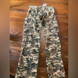 Women’s’ cargo camouflage elastic waist pants so. M